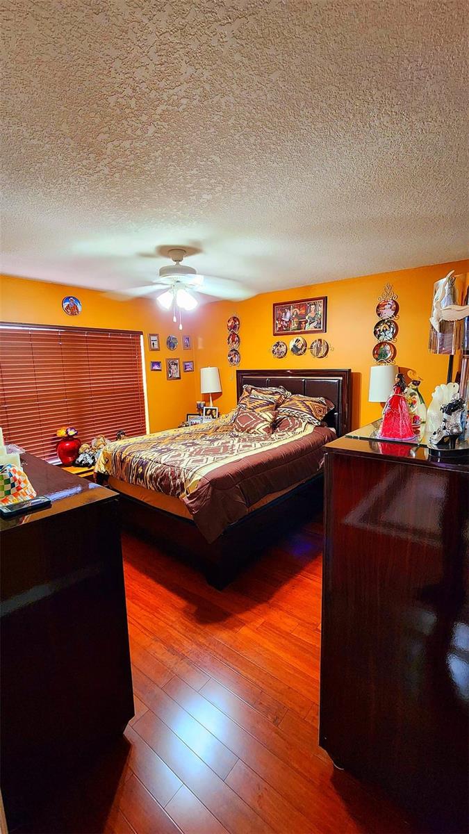 VILLAS/EMERALD LAKE CONDO PH 4 - Residential