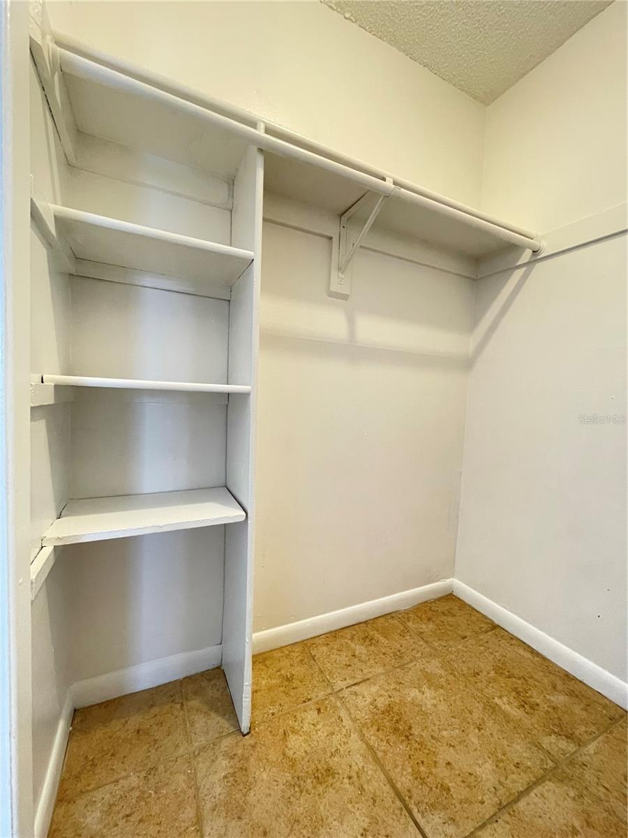 FAIRVIEW SHORES - Residential Lease