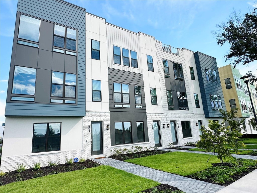 Photo of 2430 Addalia Alley, Orlando, FL 32804 (MLS # O6453194)