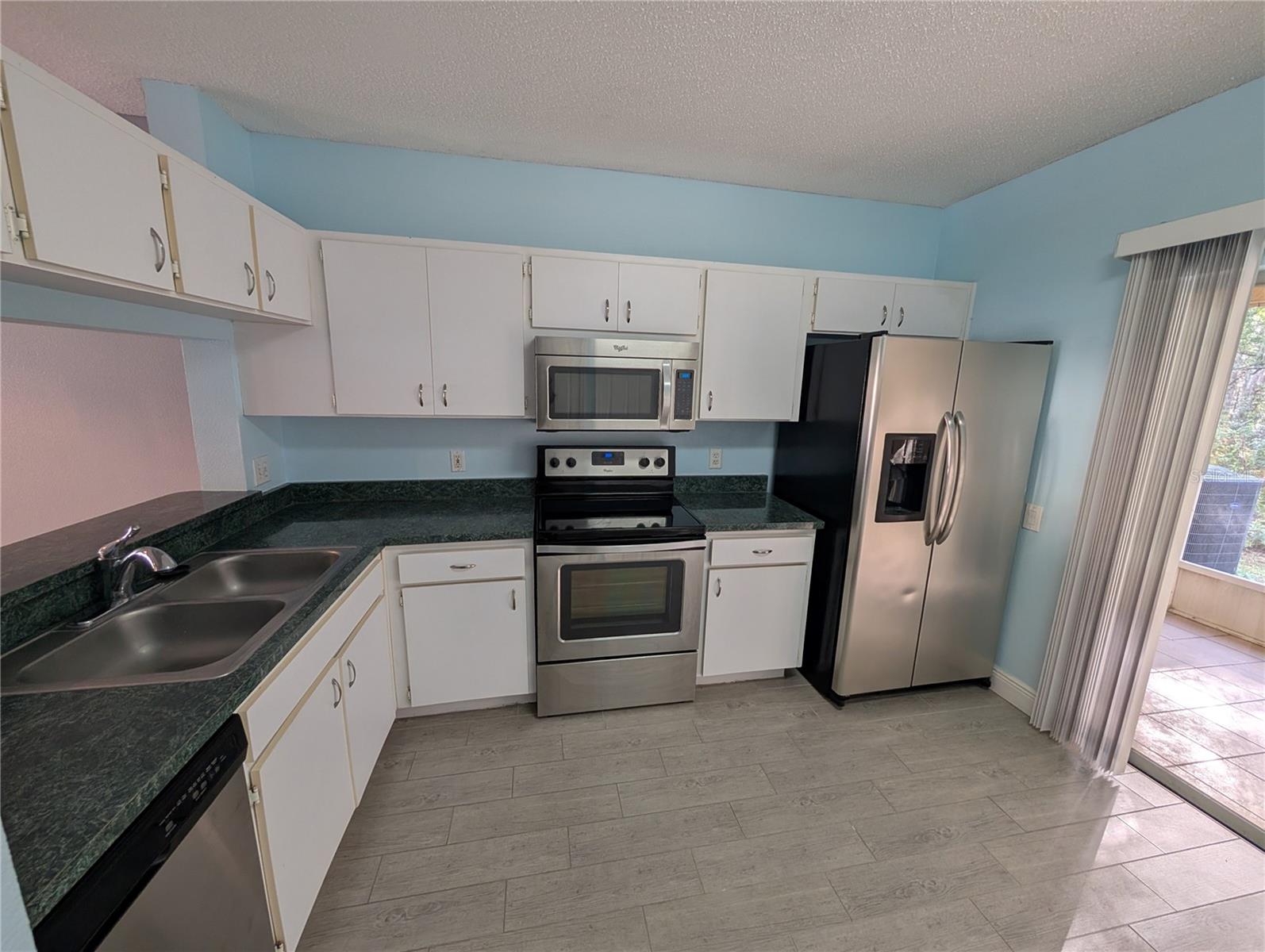 CARROLLWOOD KEY - Residential Lease