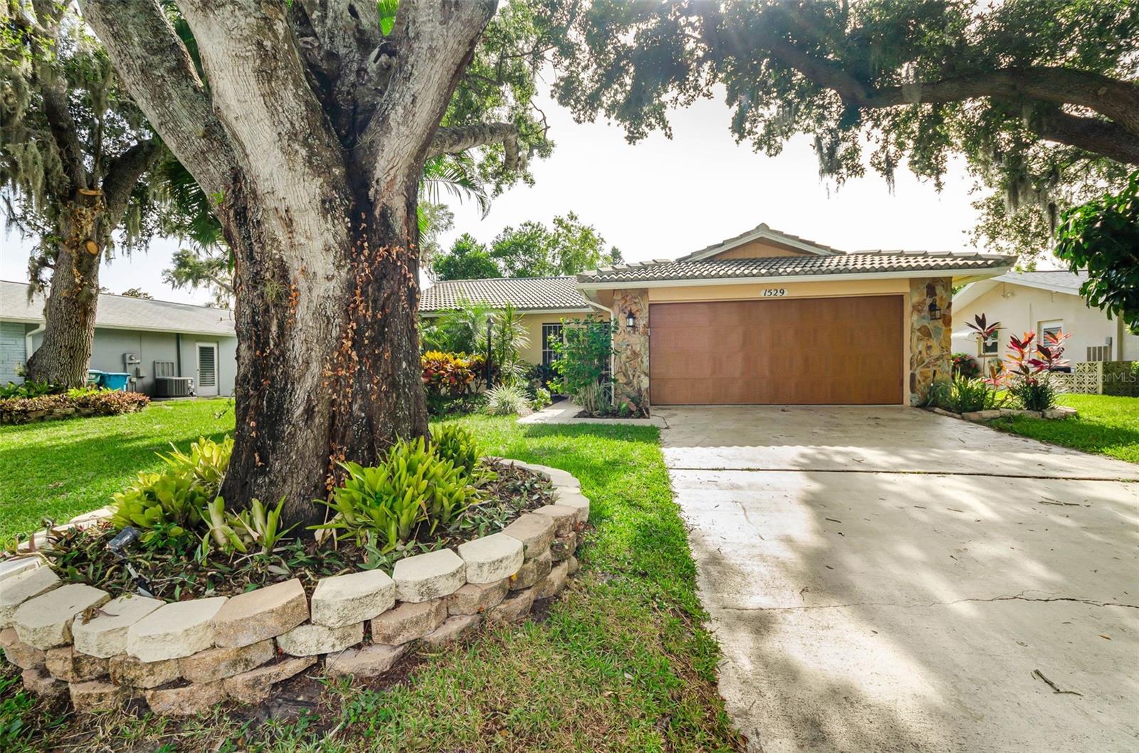 1529 E DORCHESTER DRIVE