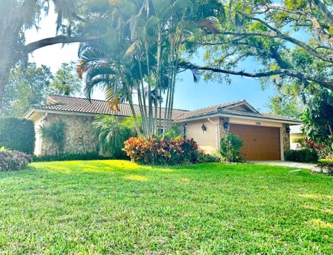 Photo of 1529 E Dorchester Drive, Palm Harbor, FL 34684 (MLS # TB8555772)