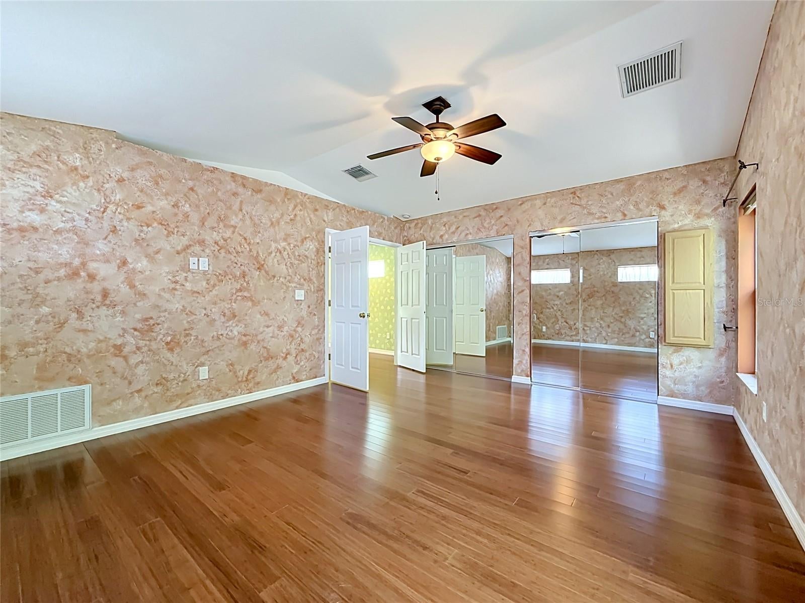 NINE EAGLES UNIT ONE SEC I - Residential