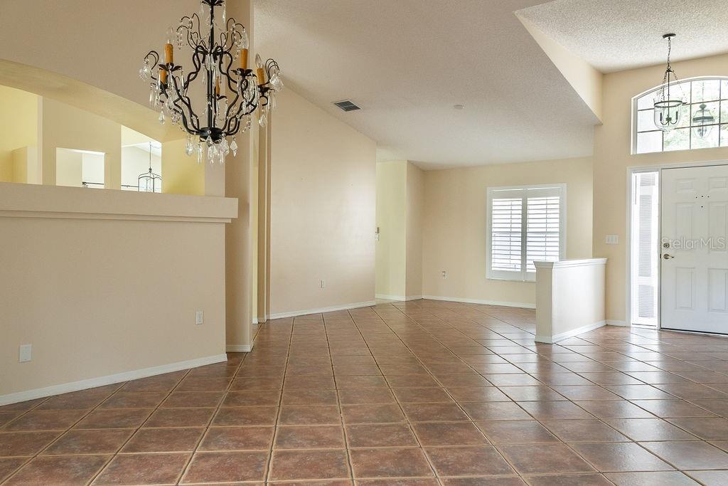1407 WHISPERING WOODS WAY