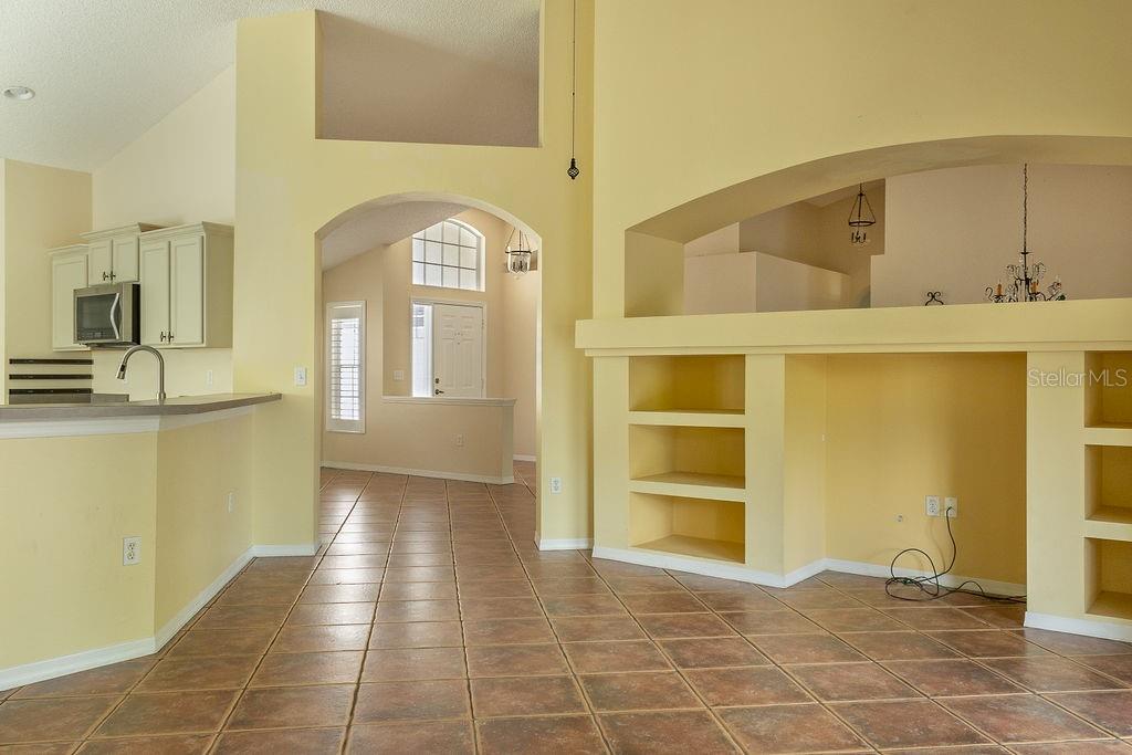 1407 WHISPERING WOODS WAY
