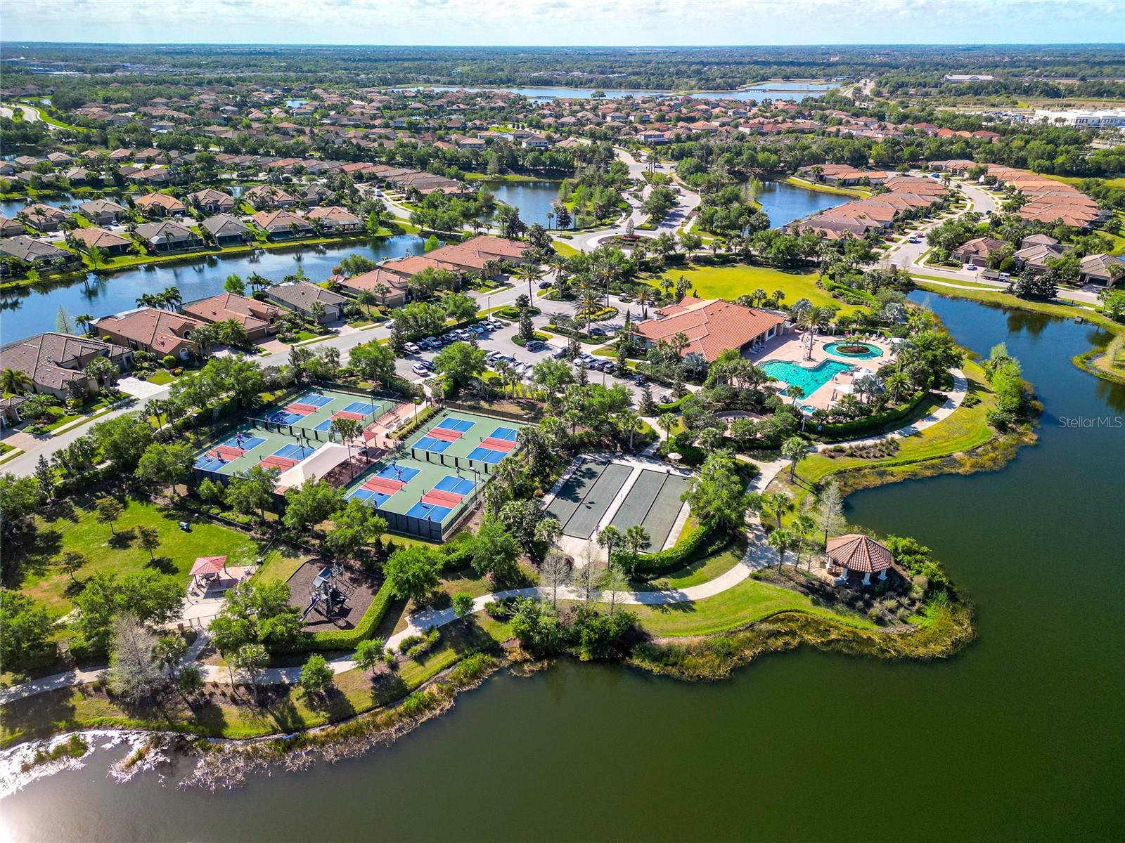 ESPLANADE - Residential