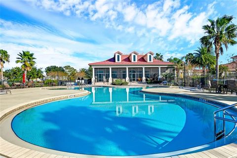 A home in AUBURNDALE