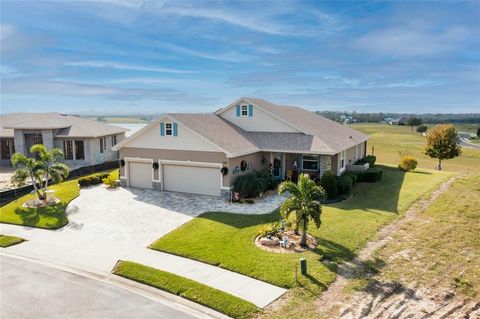 A home in AUBURNDALE