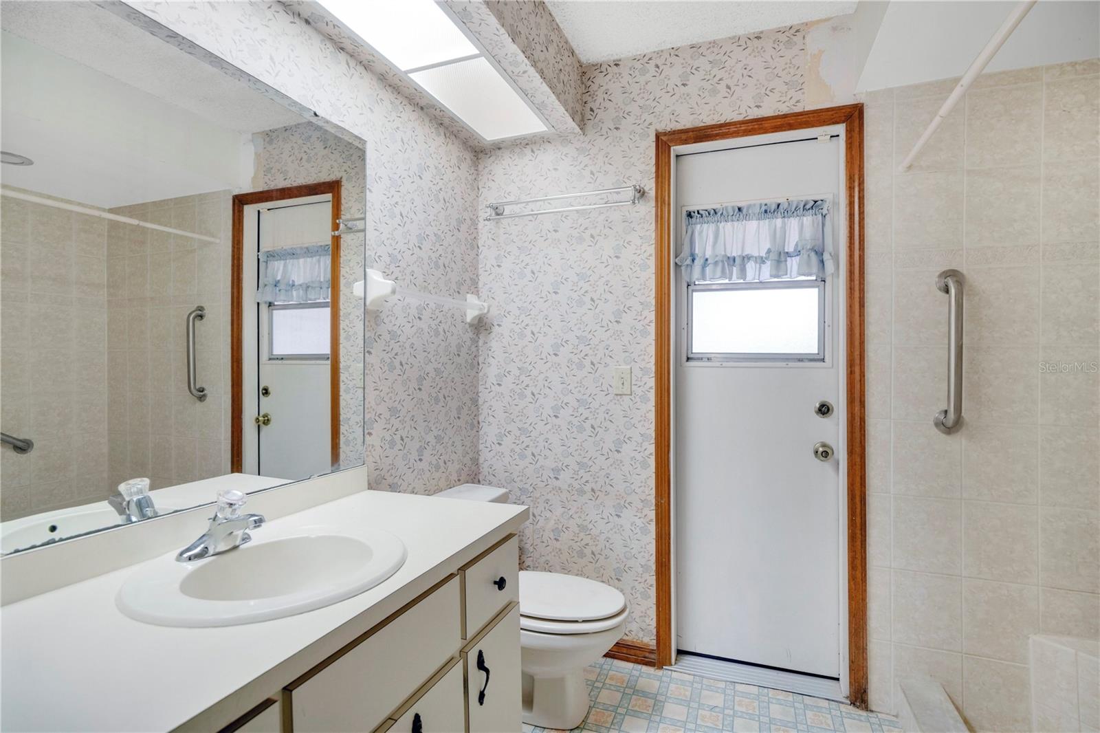 BLUE SPGS 03-18-30 - Residential