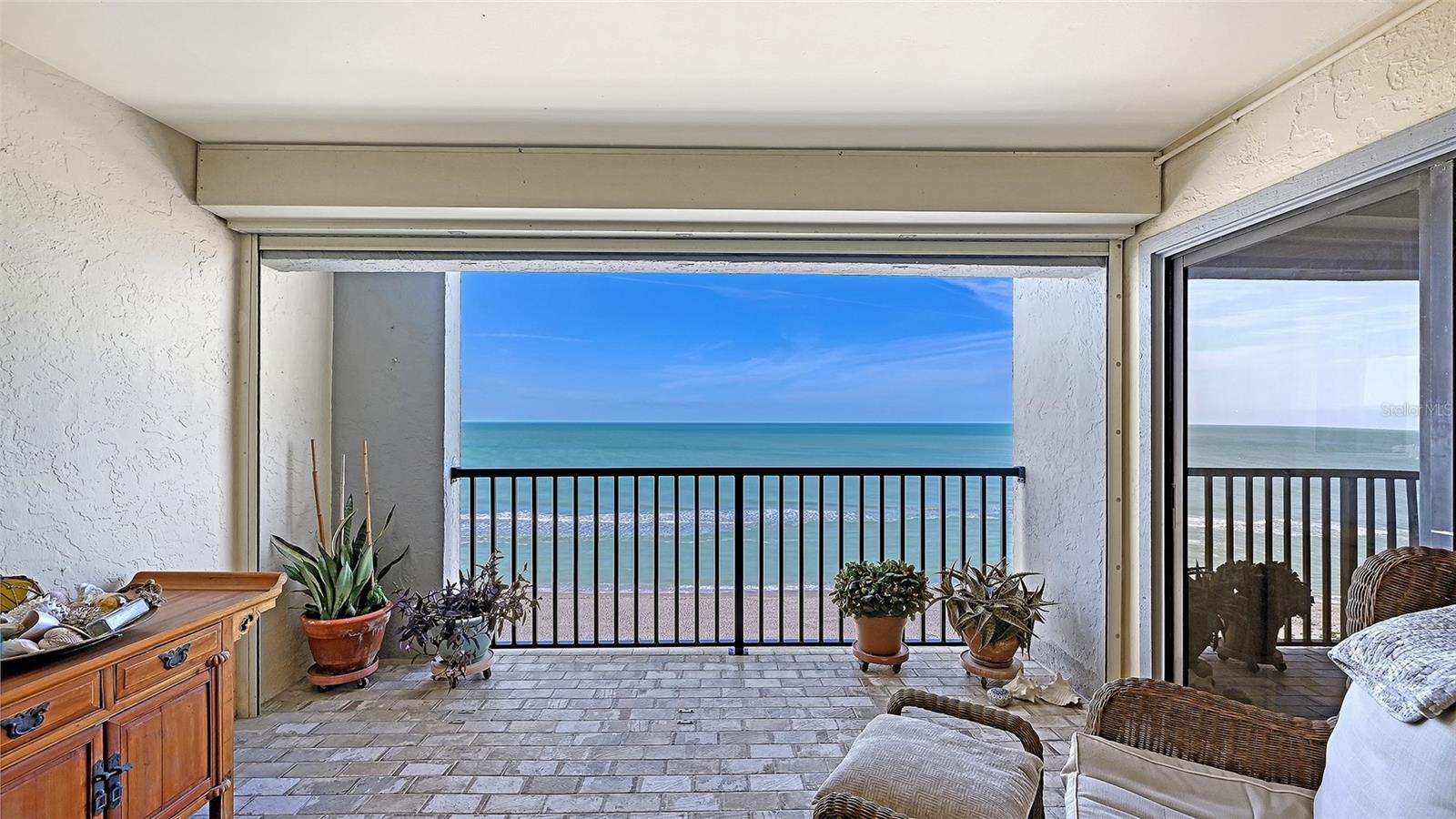 MACARTHUR BEACH - Residential