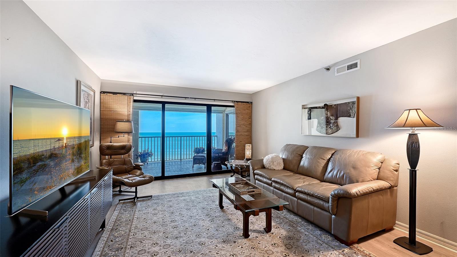 MACARTHUR BEACH - Residential