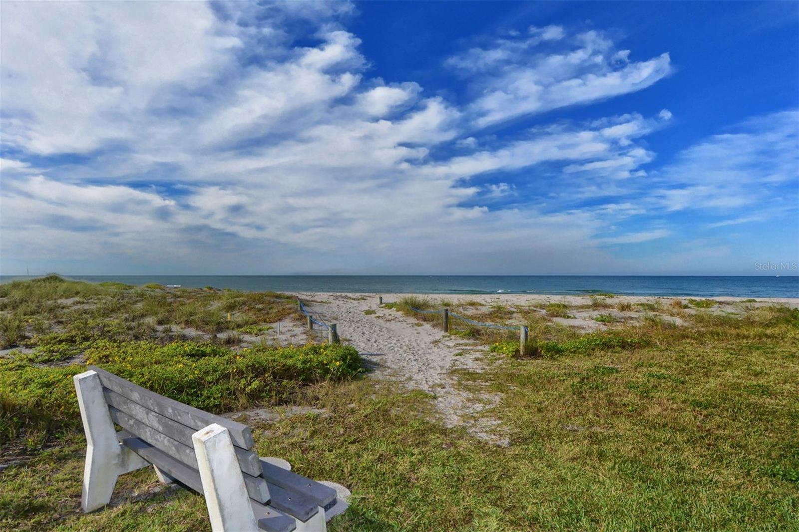 MACARTHUR BEACH - Residential
