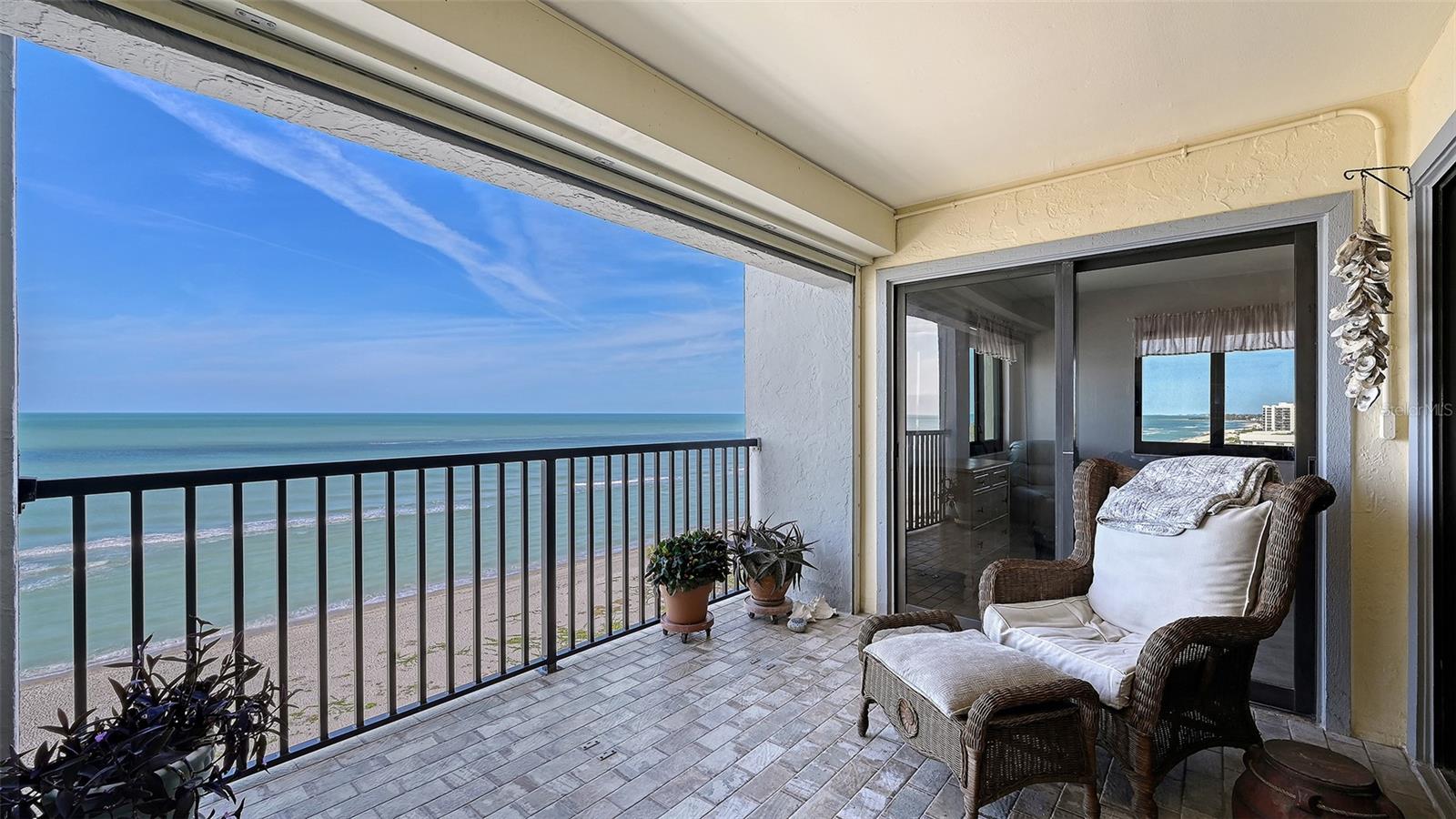 MACARTHUR BEACH - Residential