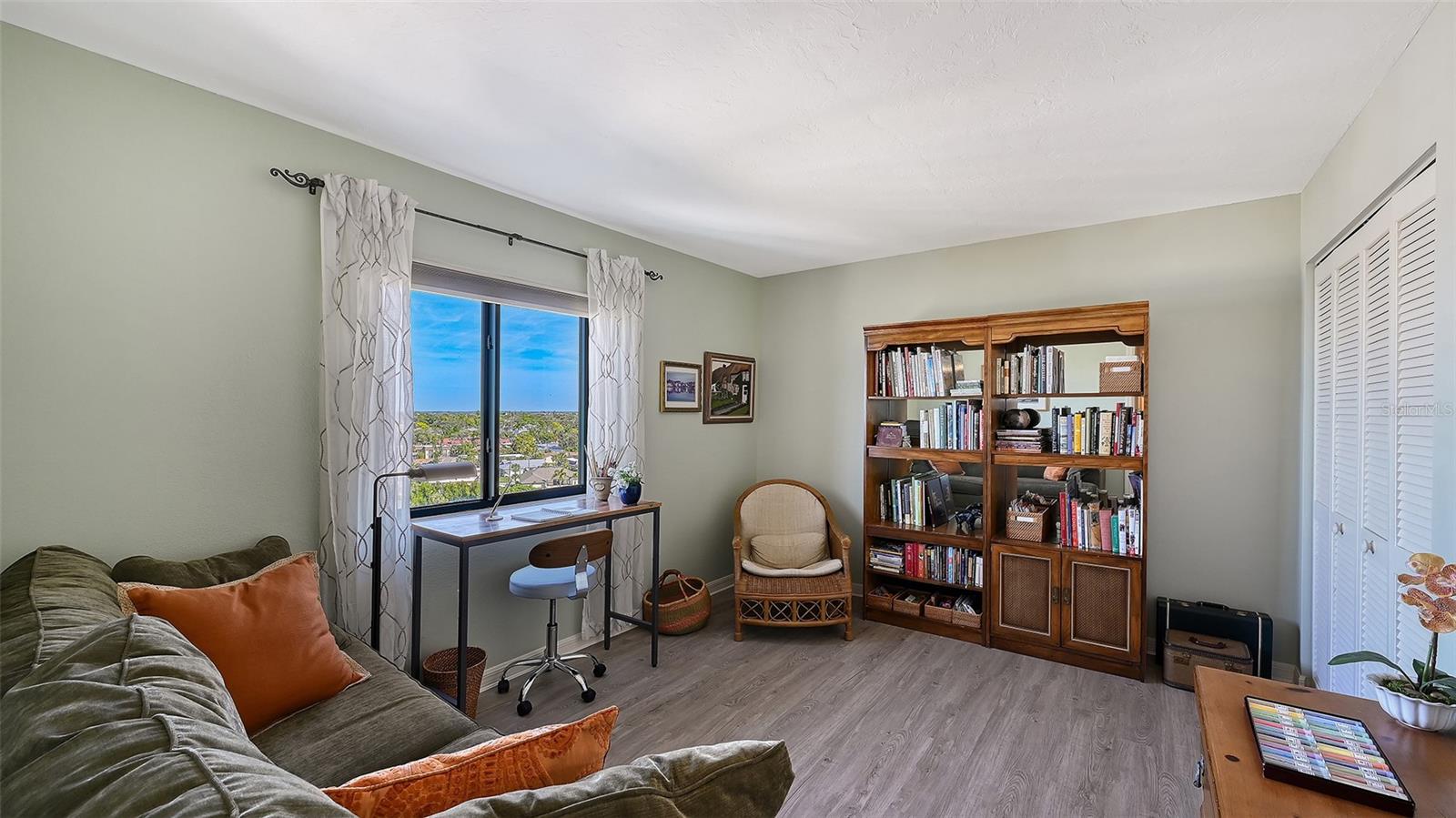 MACARTHUR BEACH - Residential