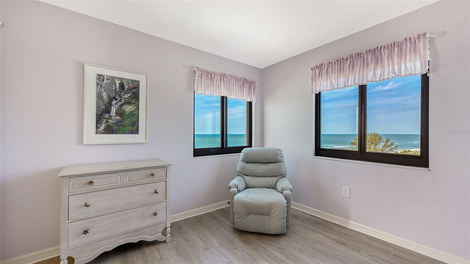 MACARTHUR BEACH - Residential