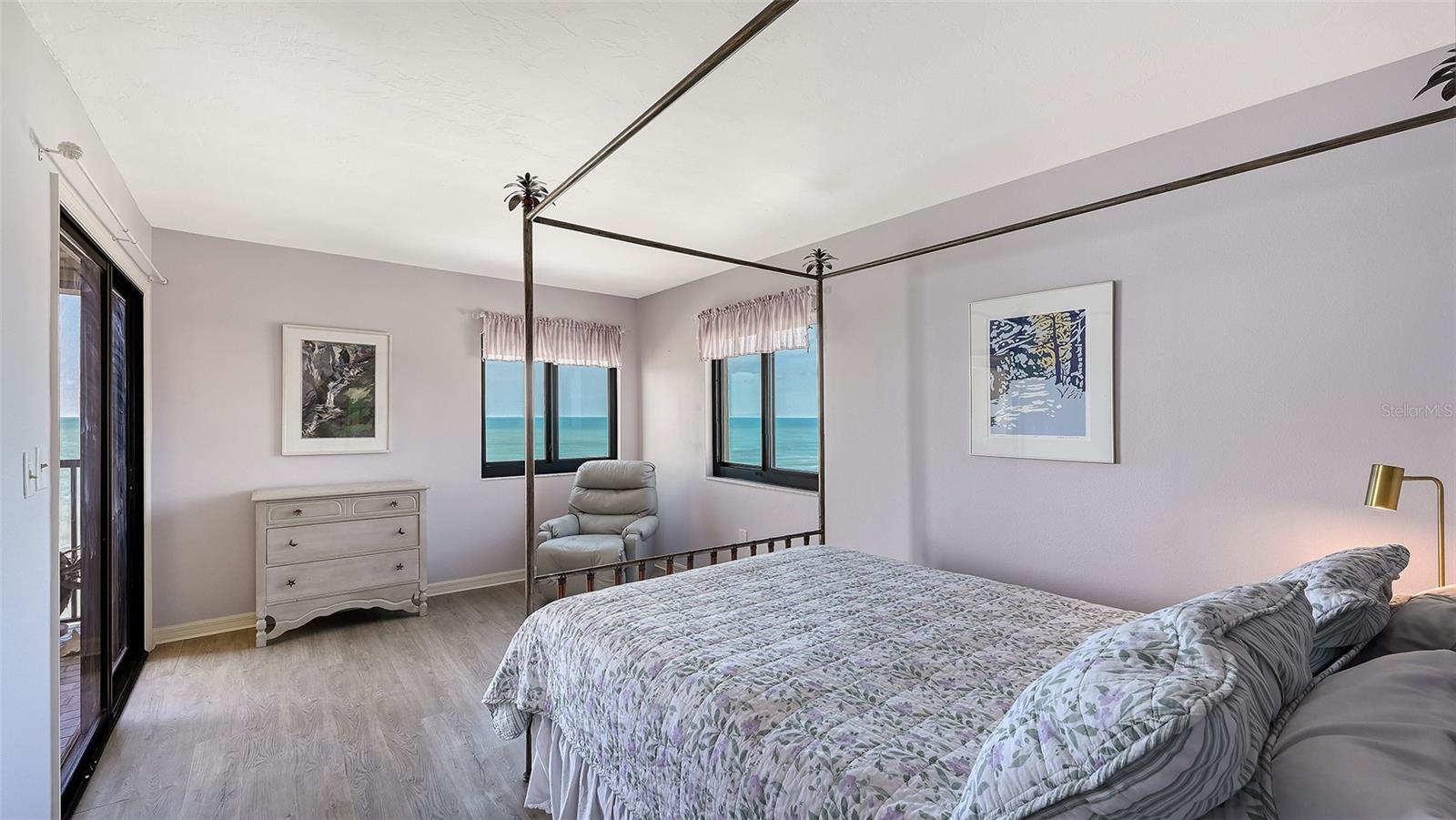 MACARTHUR BEACH - Residential