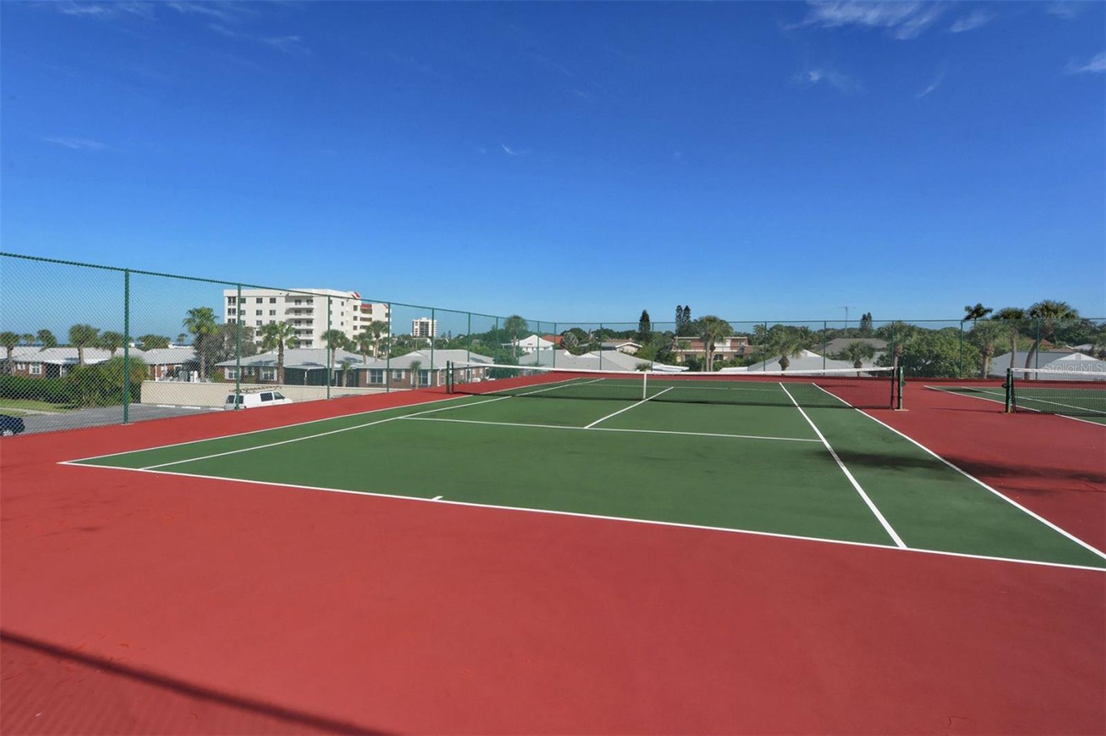 MACARTHUR BEACH - Residential