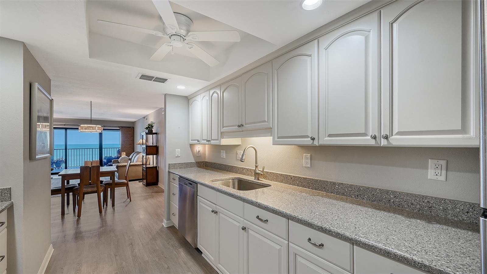 MACARTHUR BEACH - Residential