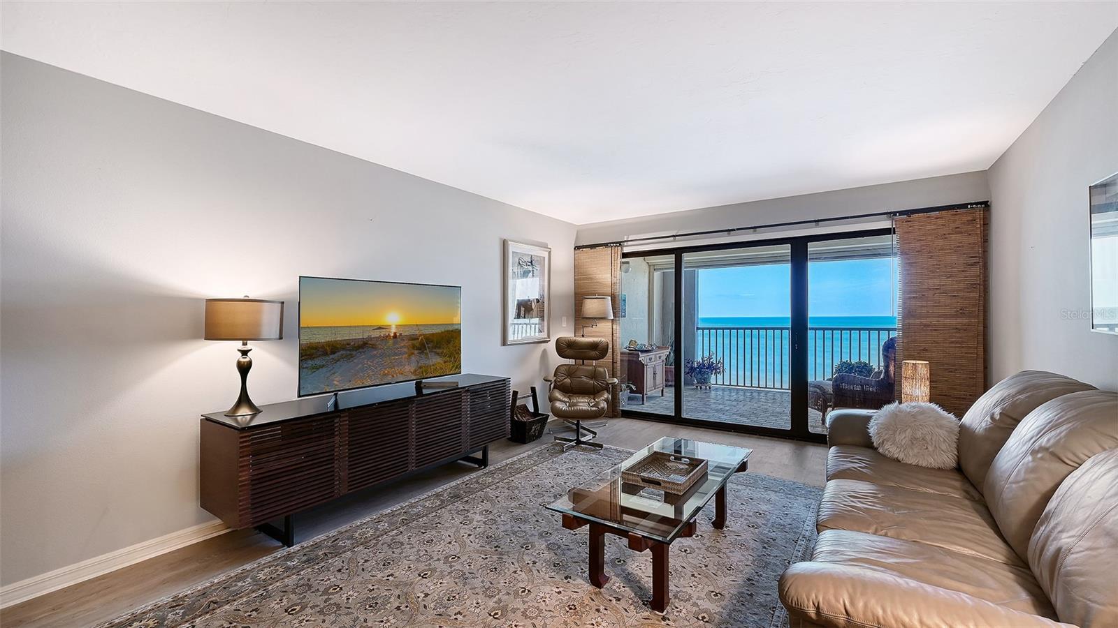 MACARTHUR BEACH - Residential