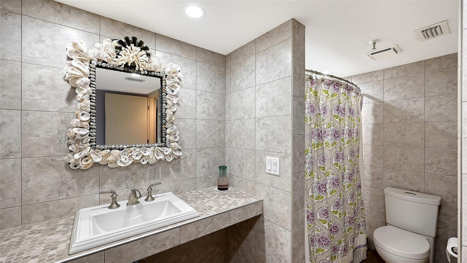 MACARTHUR BEACH - Residential