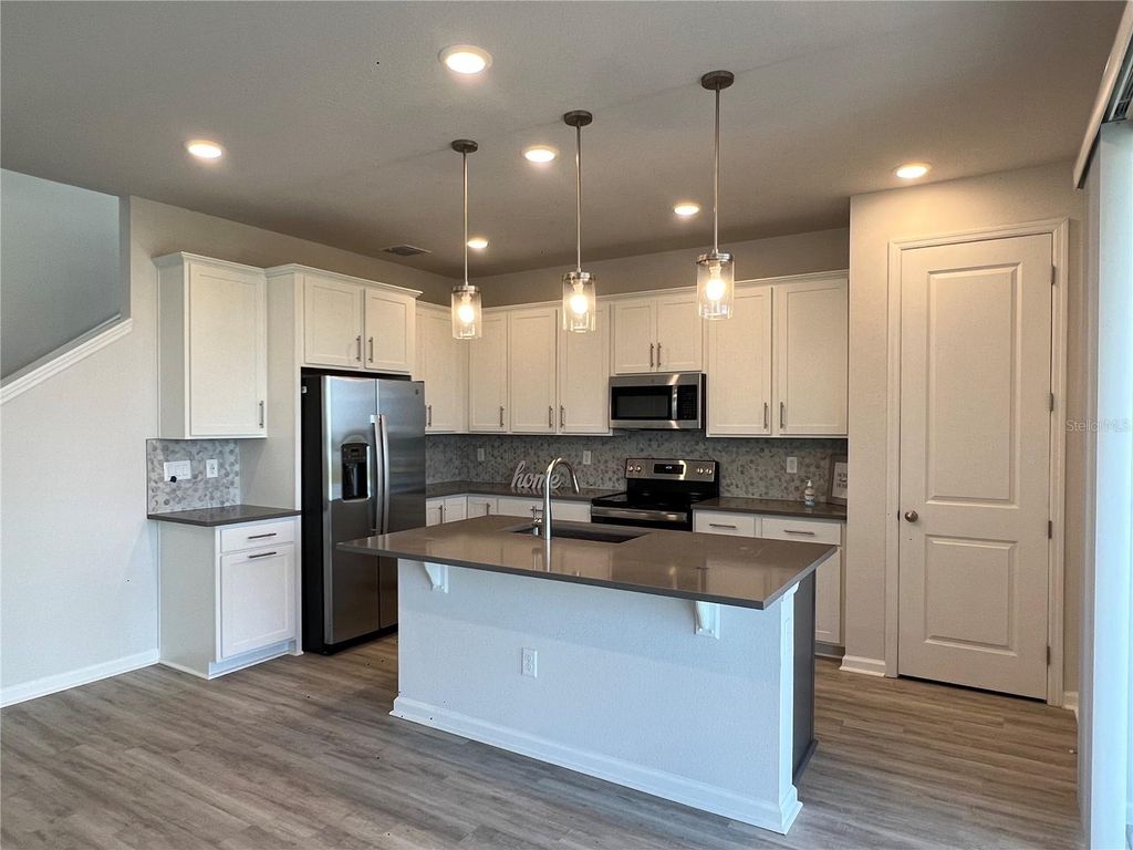 Photo of 1024 Griffon Avenue, Lake Alfred, FL 33850 (MLS # O6378653)