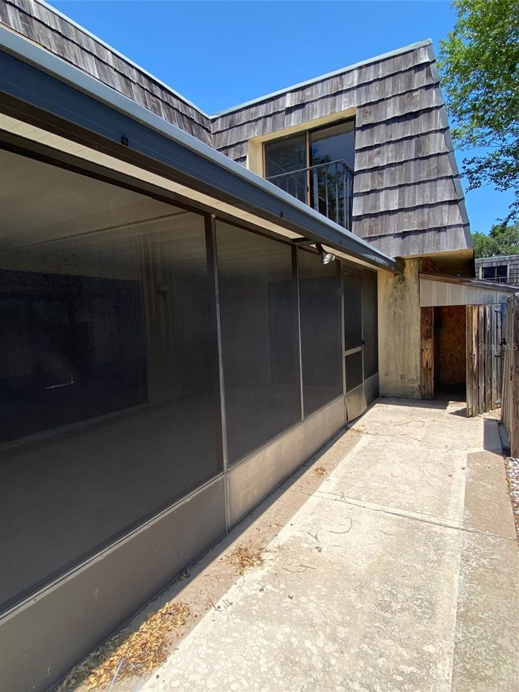 Photo of 1004 Royal Oak Boulevard, Leesburg, FL 34748 (MLS # G5105548)