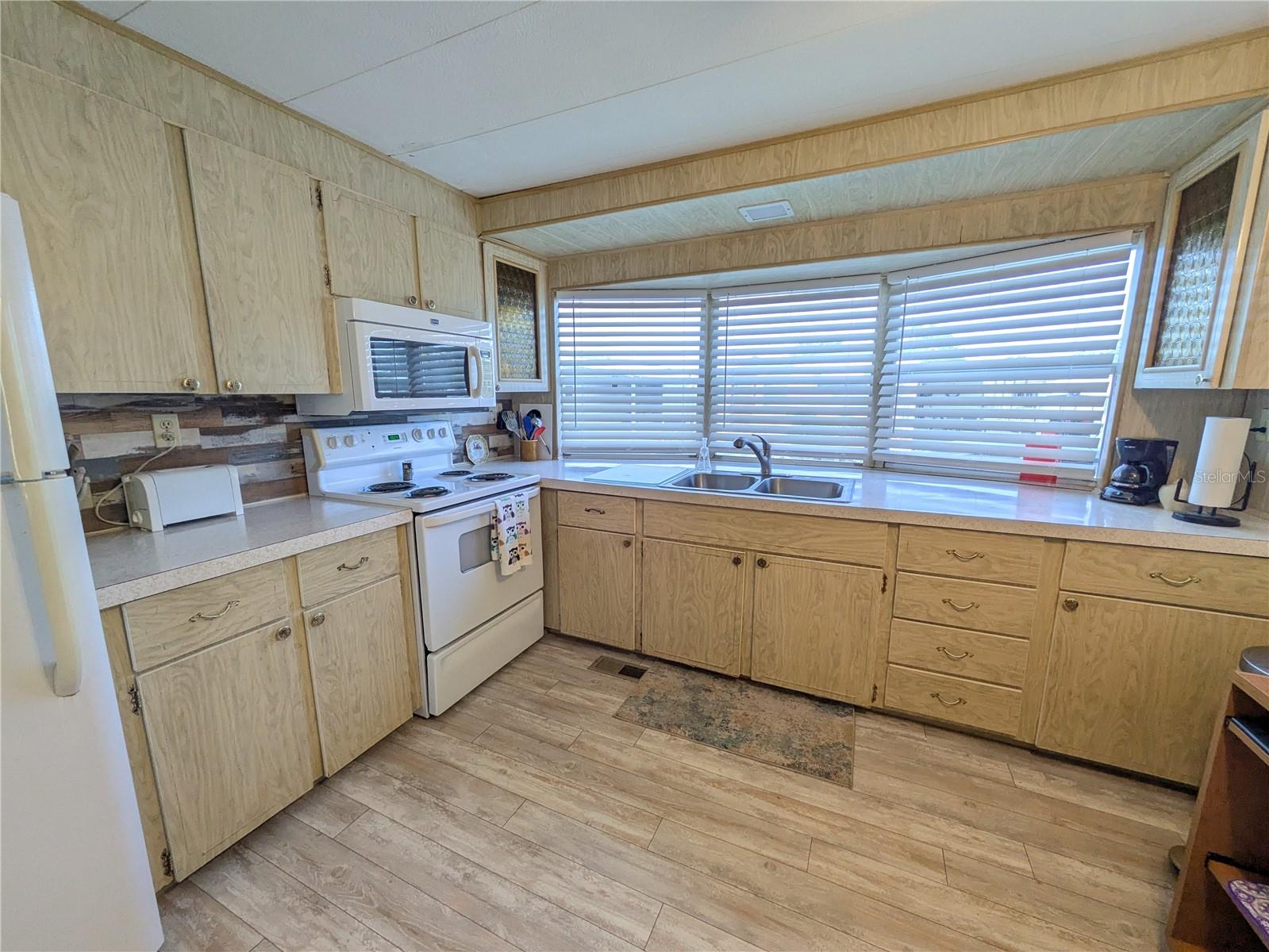 OAKWOOD MANOR - Residential