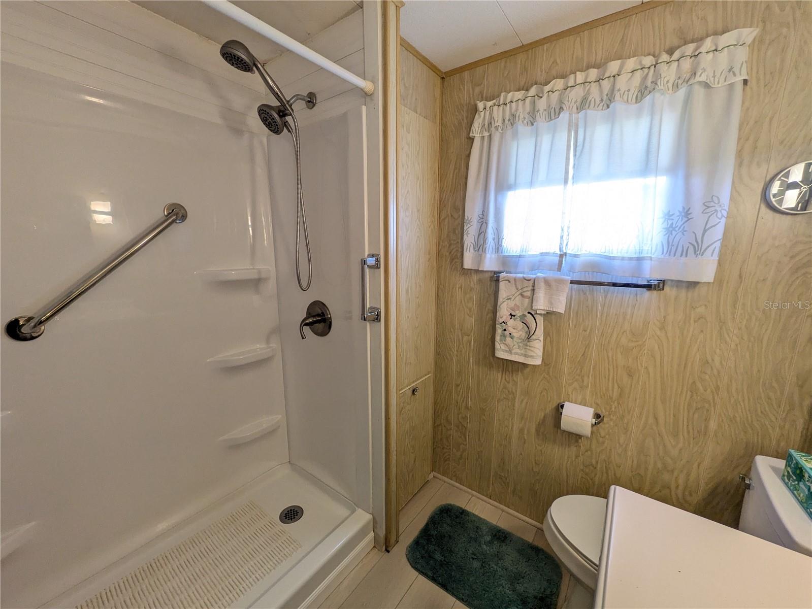 OAKWOOD MANOR - Residential