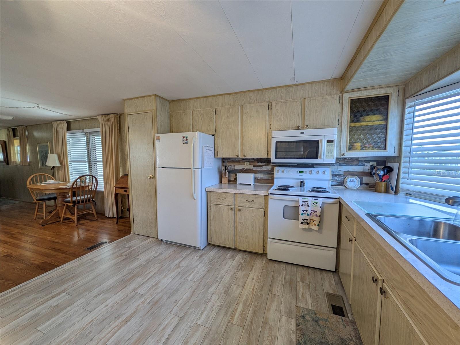 OAKWOOD MANOR - Residential