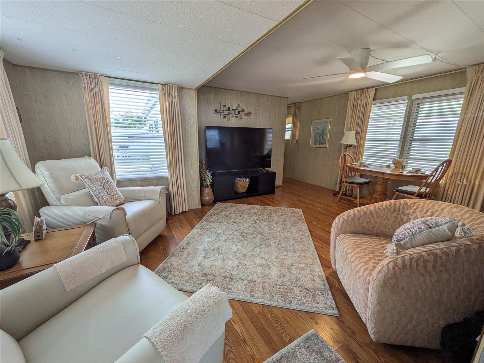 OAKWOOD MANOR - Residential