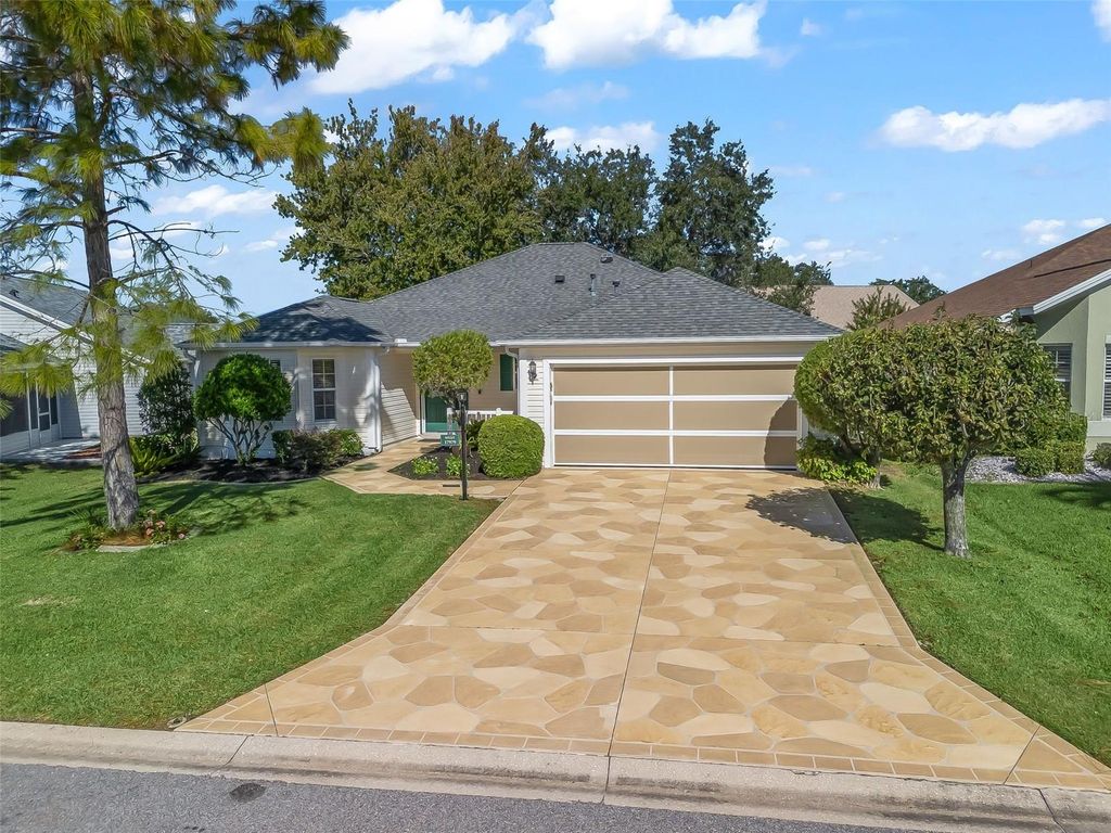 Photo of 17979 SE 89th Rothway Court, The Villages, FL 32162 (MLS # G5104390)