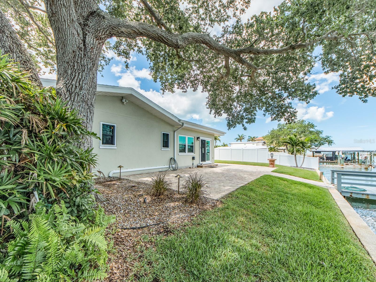 SUNSET BAY - Residential