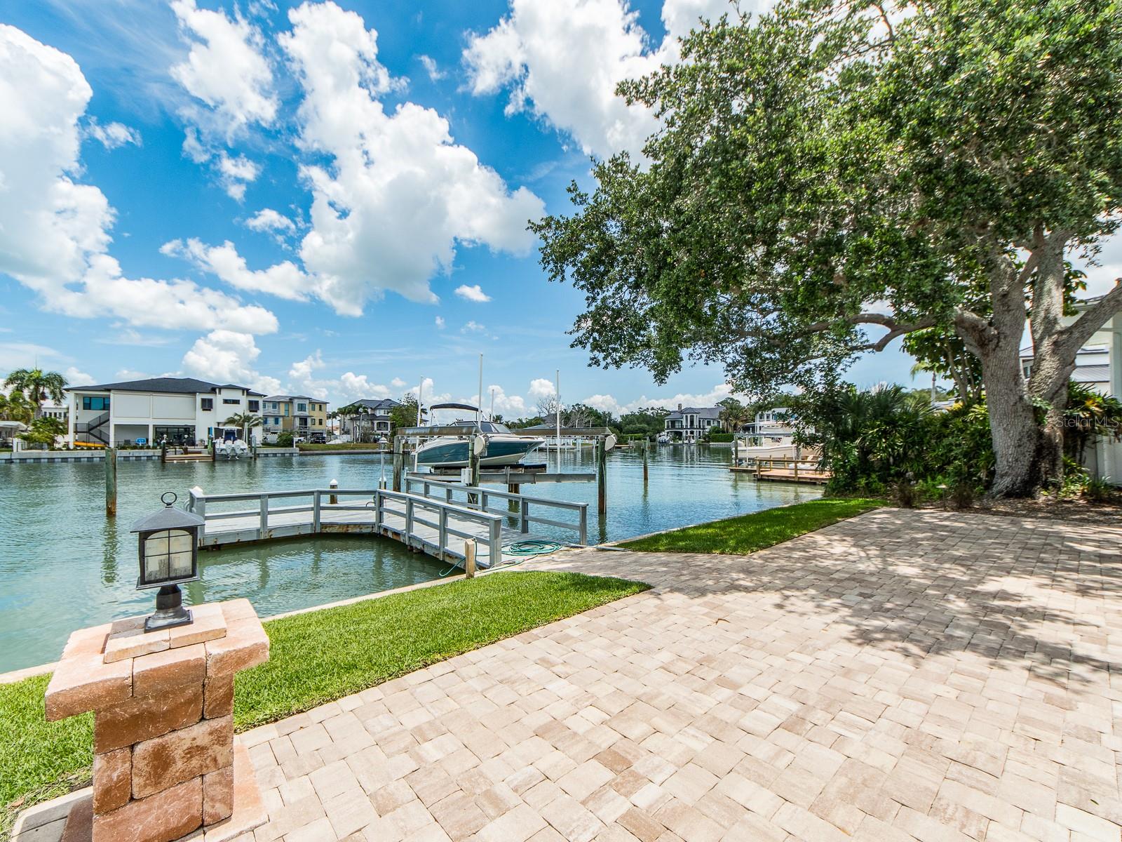SUNSET BAY - Residential