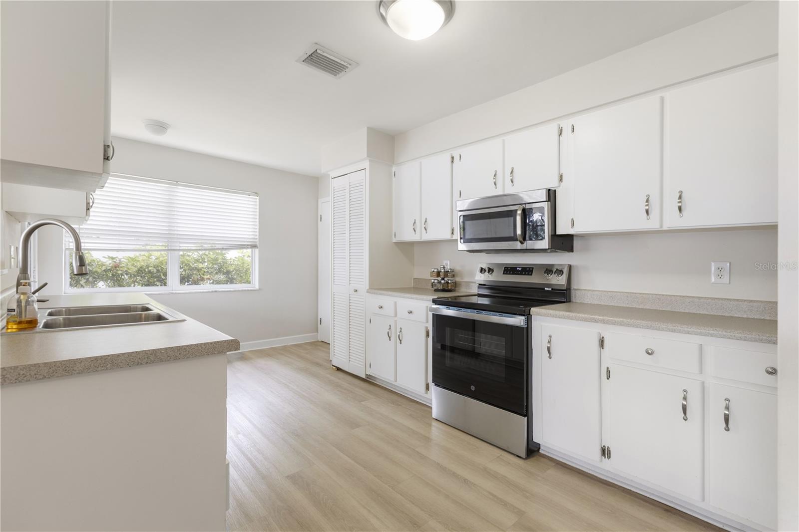 OAKHURST GROVES - Residential