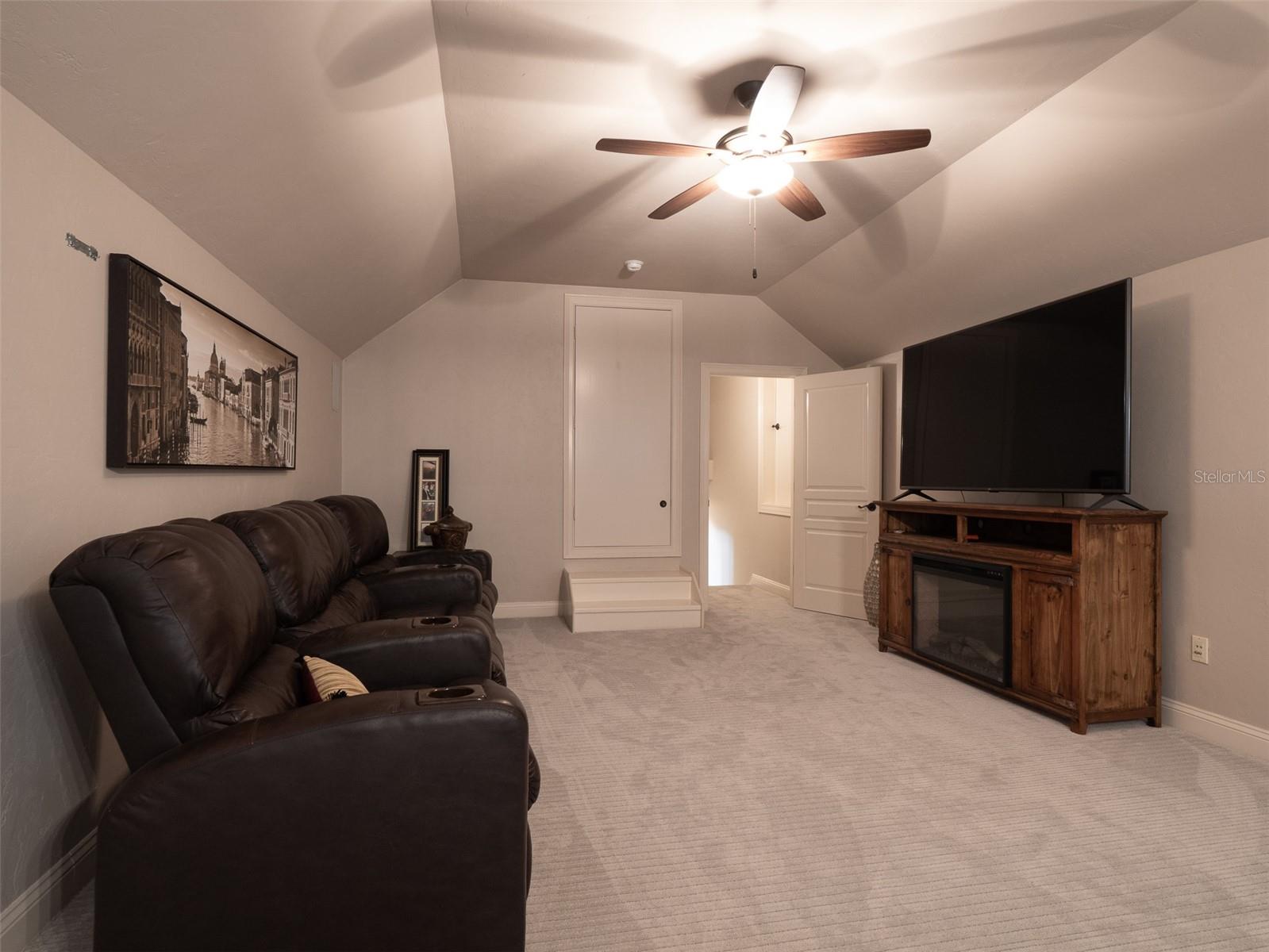 STEEPLECHASE FARMS - Residential