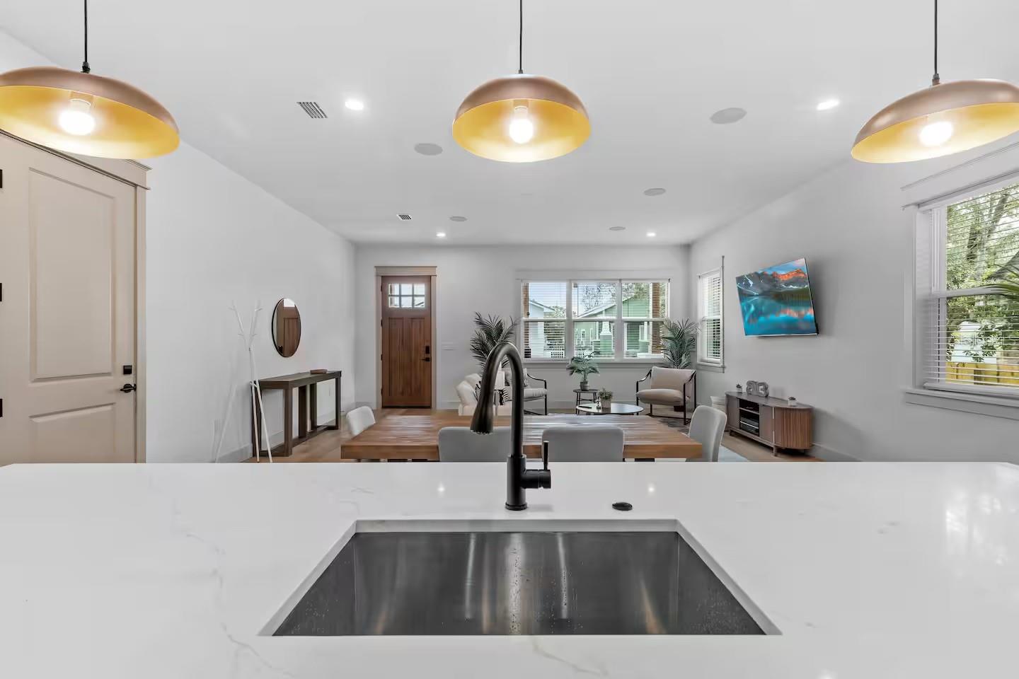 EAST TAMPA BLOCKS 1 TO 40 - Residential Lease