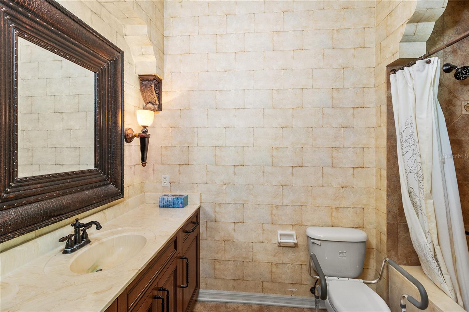 SHANNON WOODS - Residential Lease