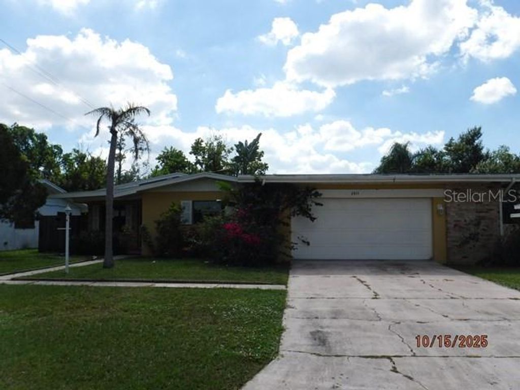 Photo of 2611 27th Avenue Drive W, Bradenton, FL 34205 (MLS # TB8449559)