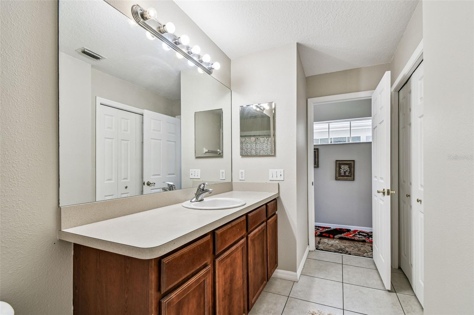 COVERED BRIDGE TWNHMS - Residential