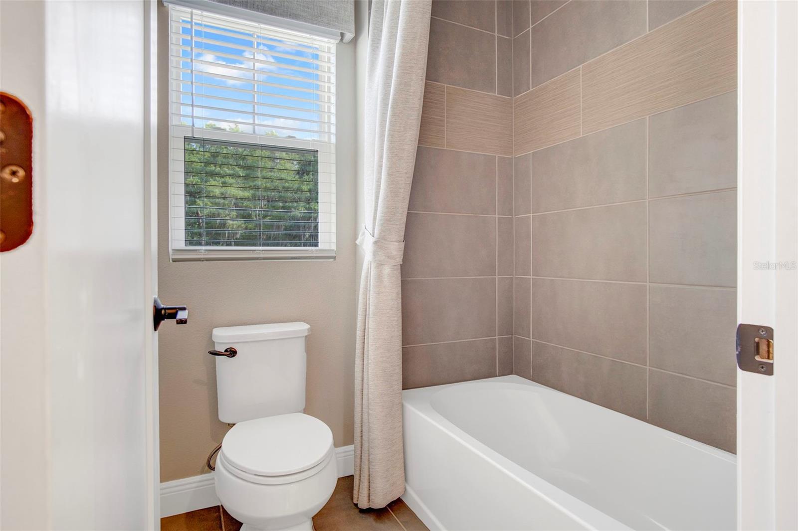 RANDAL WALK - Residential Lease