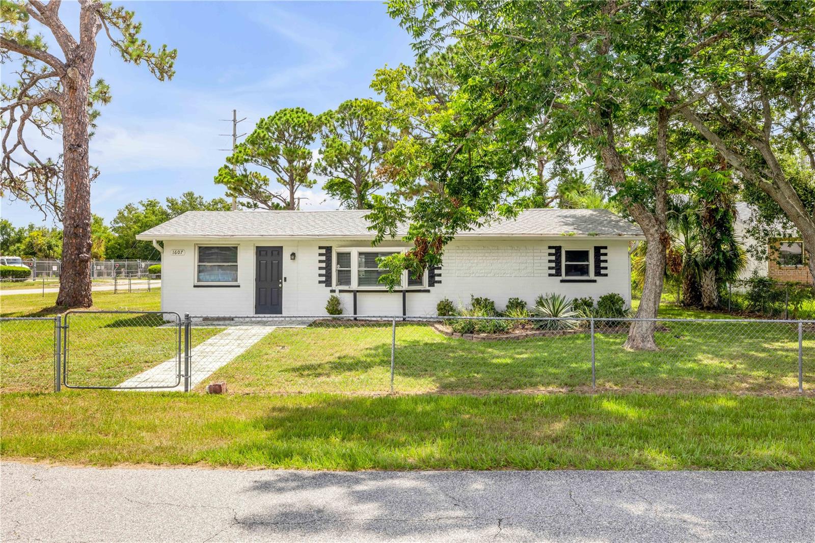 1607 INDIA PALM DRIVE