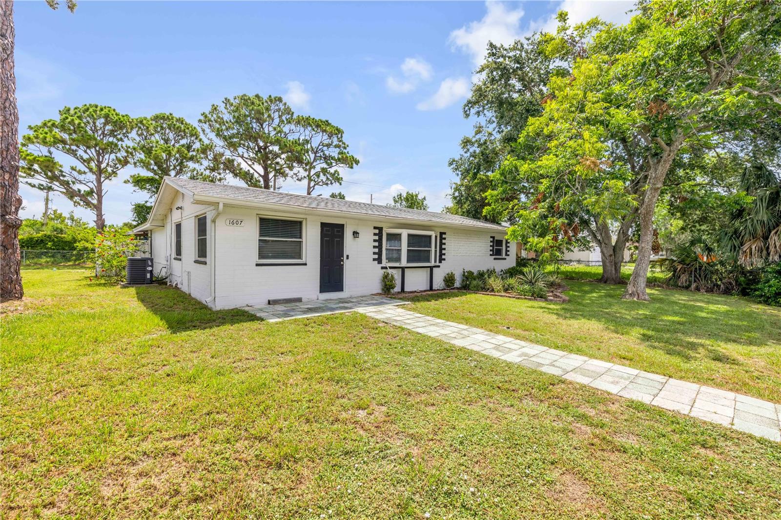 1607 INDIA PALM DRIVE