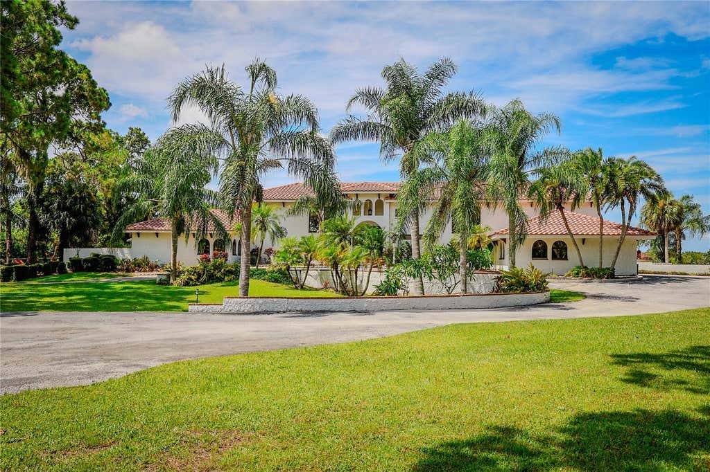 Photo of 500 N Highland Avenue, Tarpon Springs, FL 34688 (MLS # TB8509185)