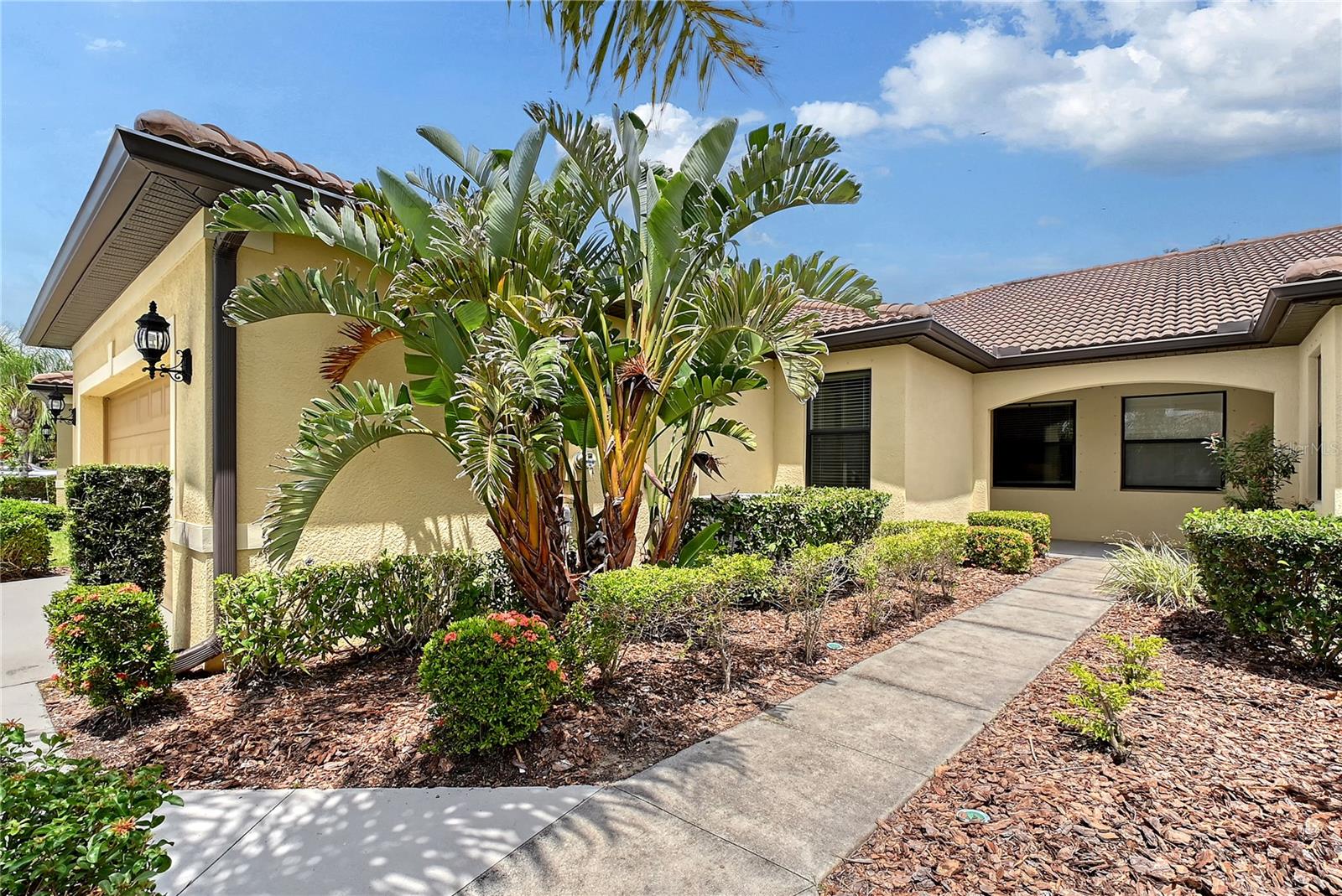 1318 BALLOTA LANE