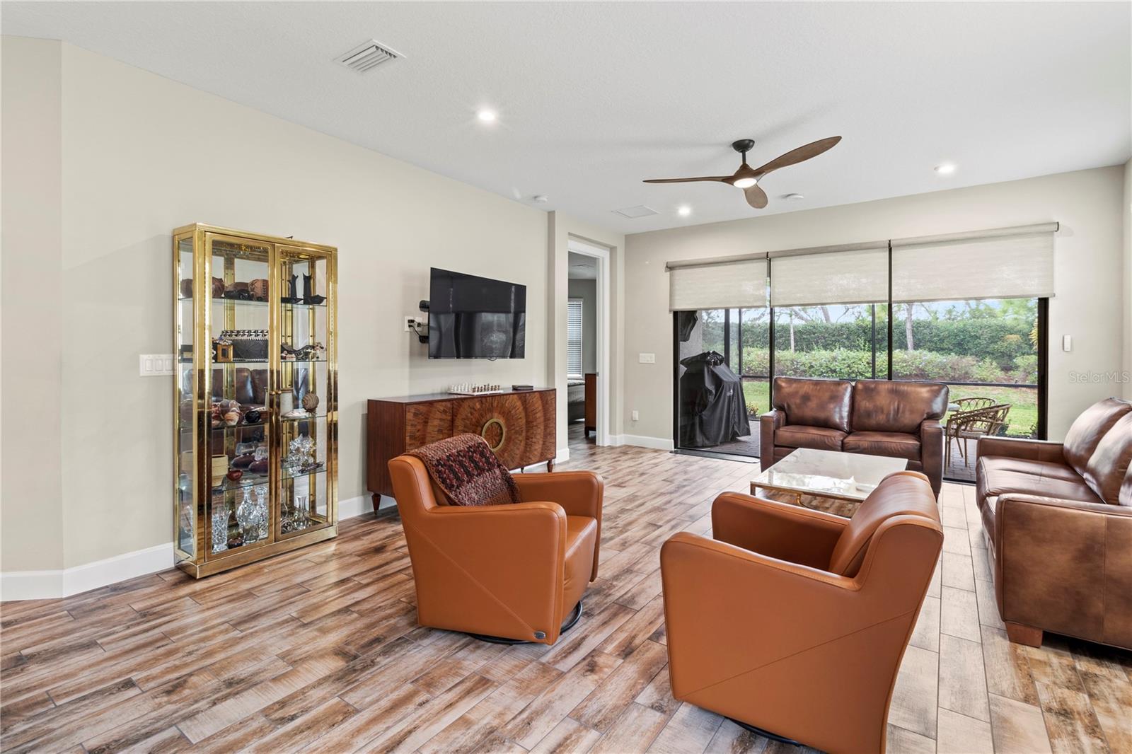 AZARIO ESPLANADE PH II SUBPH C-O - Residential