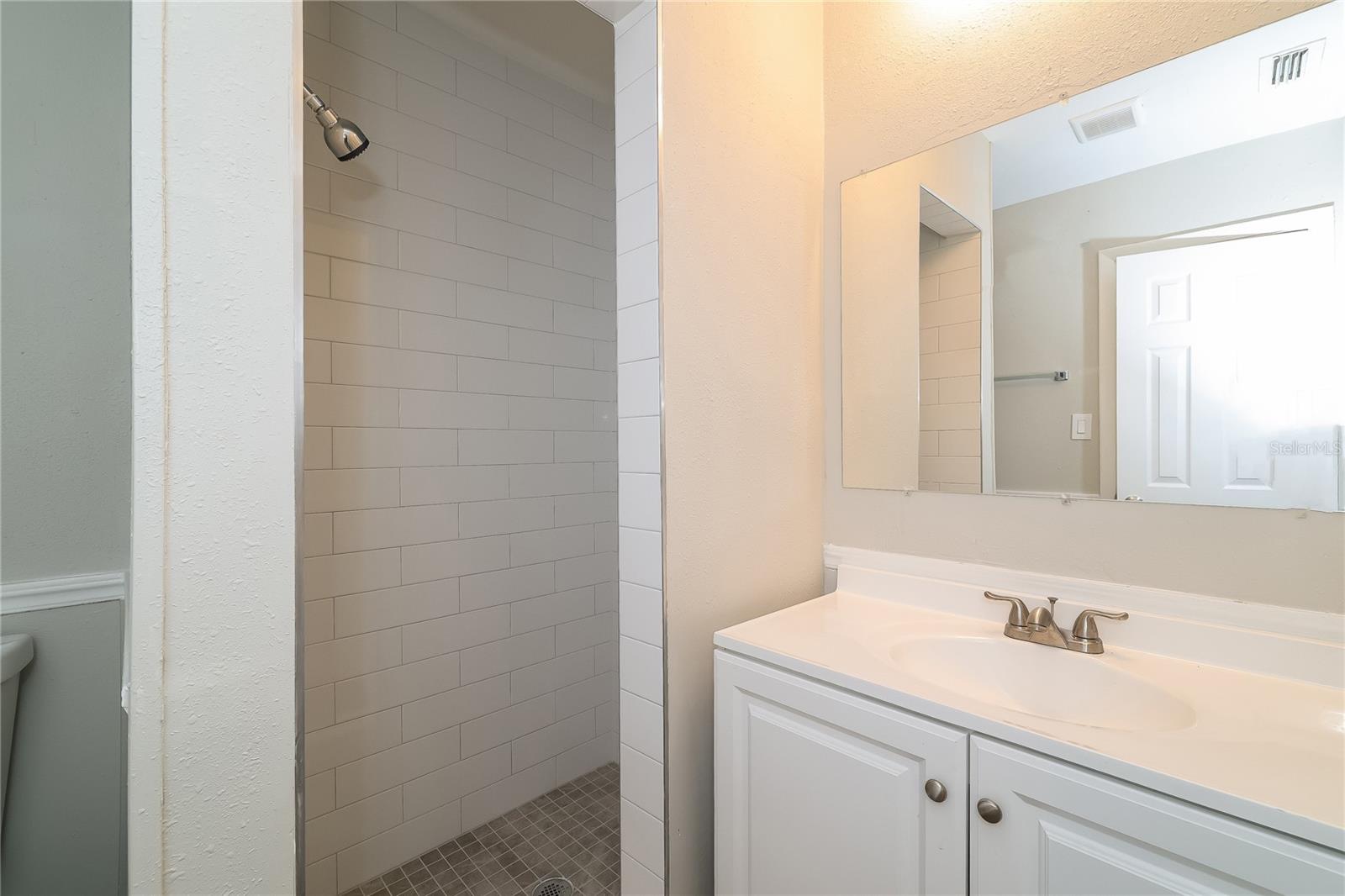 RICHMOND HEIGHTS UNIT 04 - Residential Lease