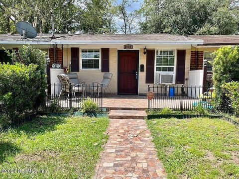 Photo of 4666 Ken Knight Drive N, Jacksonville, FL 32209 (MLS # O6382702)