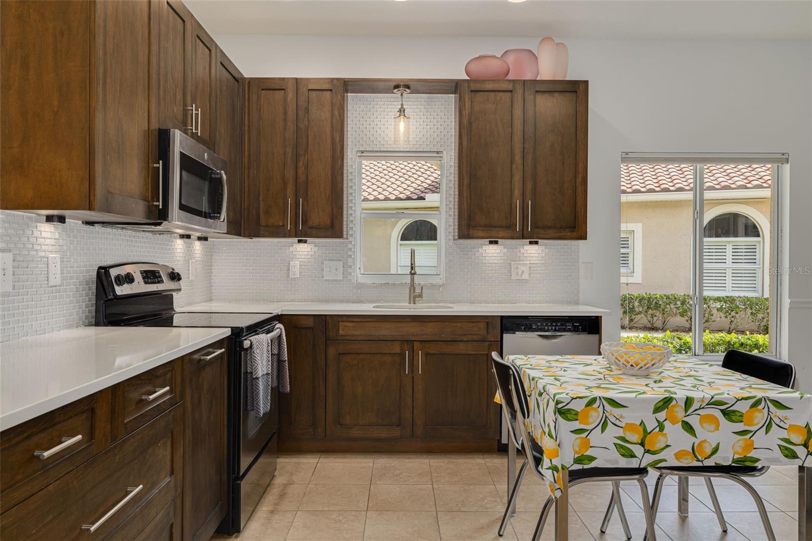 SALEM SQUARE - Residential