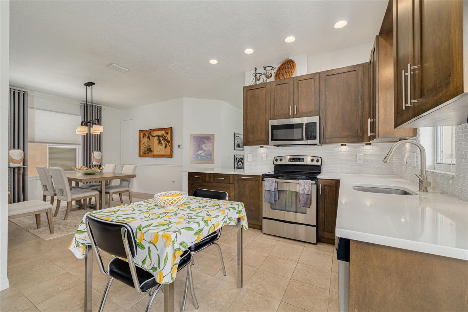 SALEM SQUARE - Residential