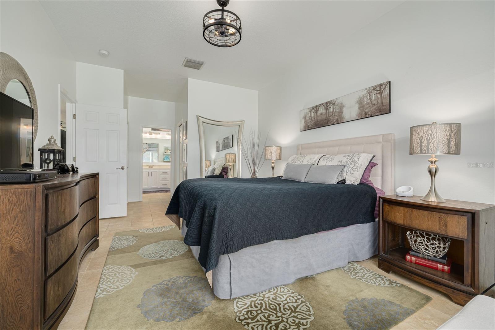 SALEM SQUARE - Residential